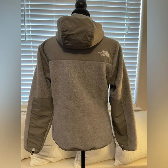 The North Face Gray Denali Fleece Jacket - Picture 9 of 14
